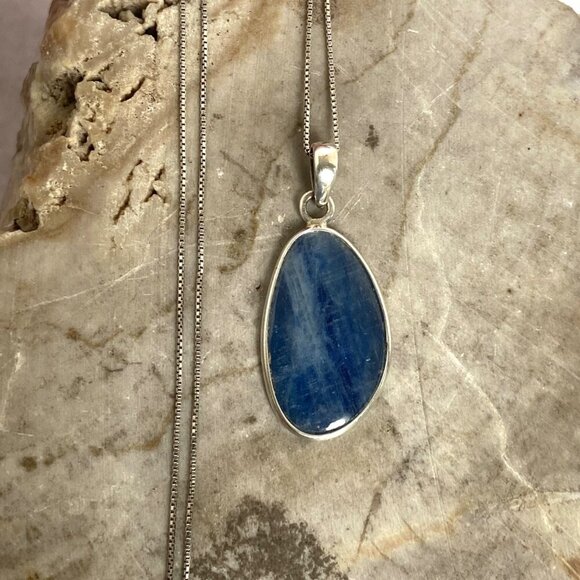 Sterling Silver 925 Bezel Set Blue Kyanite Pendant Necklace 18.75" Box Chain - Picture 4 of 16
